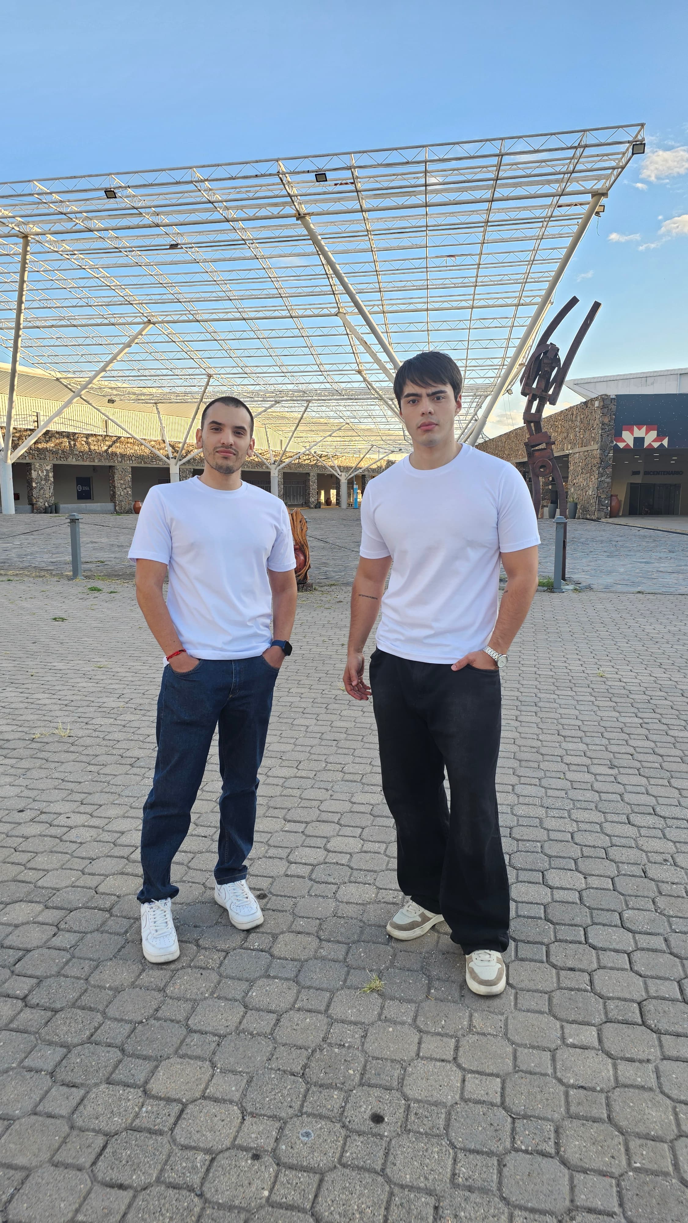Remera blanca urbana